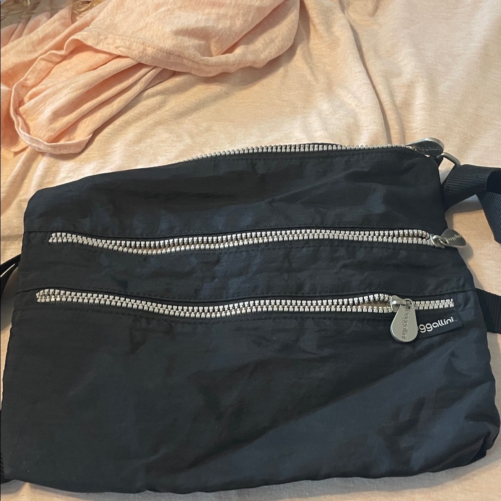 Baggallini Black Nylon Crossbody Bag with Silver Zippers